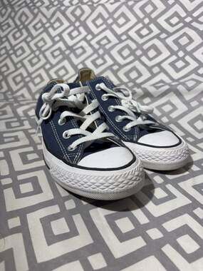 Converse Chuck Taylor All Star Navy Low Top Sneakers Size Men's 4 / Women's 6